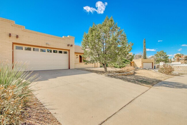 Building Photo - Beautiful 1-story southwestern-style home in west El Paso