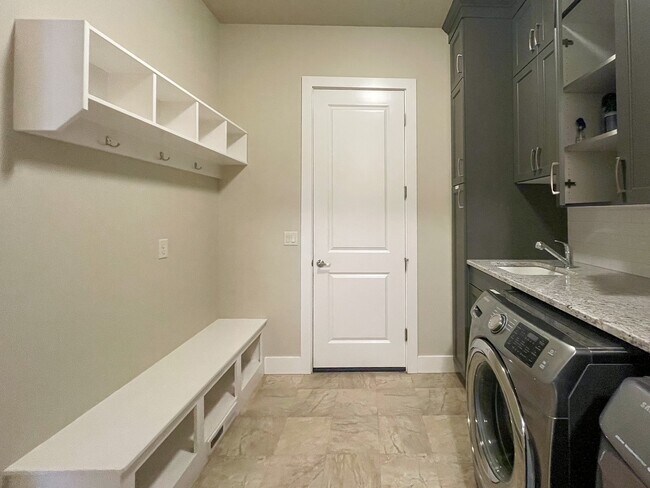 Building Photo - 307 E Grove Creek Ln