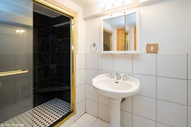 Building Photo - 1418 S 6th Ave