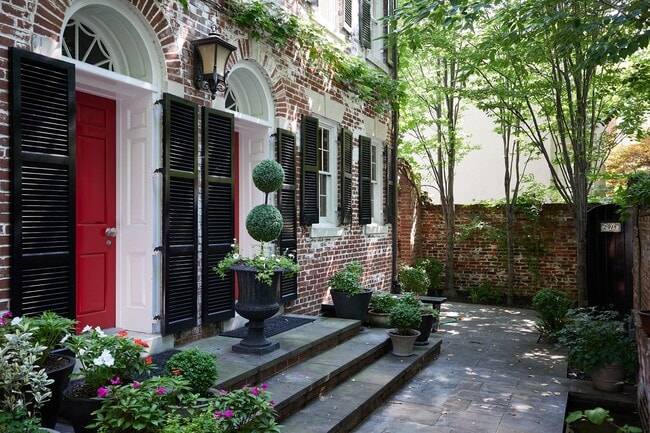 Building Photo - Georgetown East Village Perfection with PA...