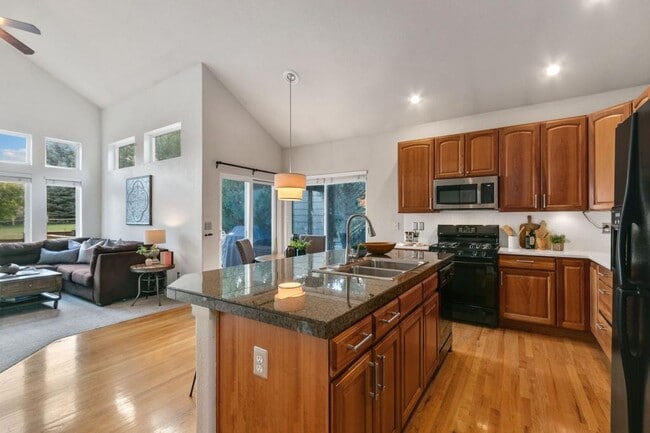 Building Photo - 8100 Lighthouse Ln