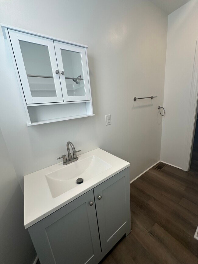 Building Photo - 617 Pender St