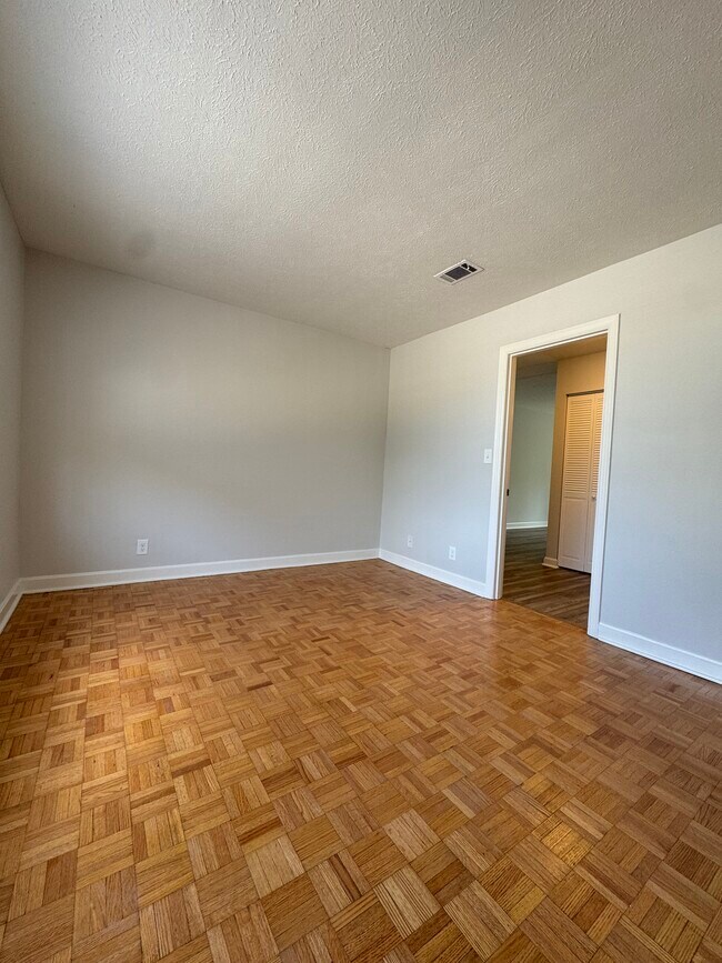 Building Photo - The Charlotte