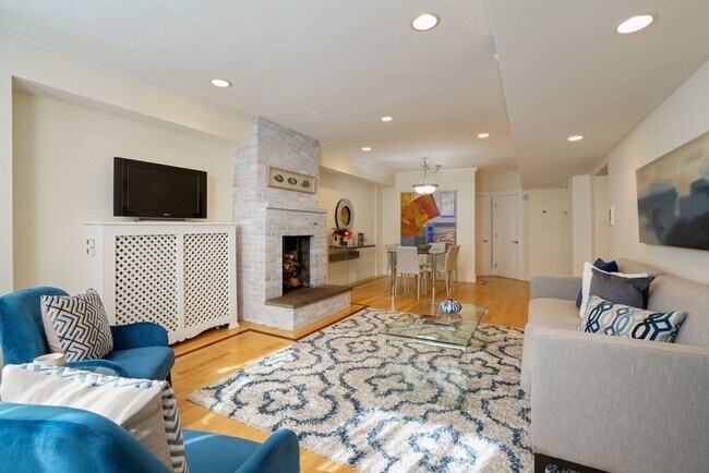 Building Photo - 298 Marlborough St