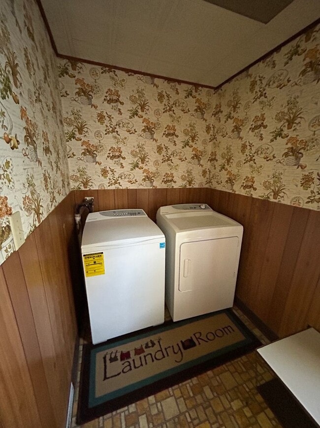 Building Photo - 13 Mcclellan Ave