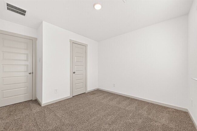 Building Photo - 1107 Lakes Edge Ln