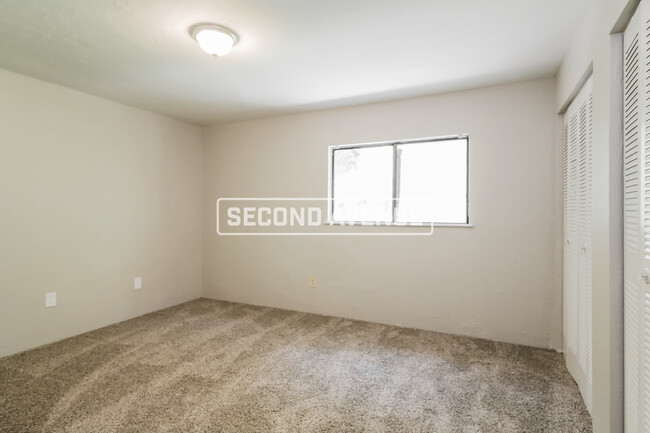 Building Photo - 1163 Bayshore Dr N