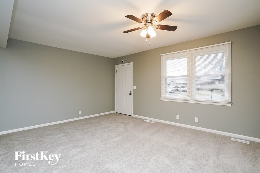 Building Photo - 521 Savely Dr