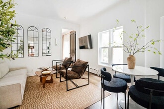 Building Photo - 10 5th Ave