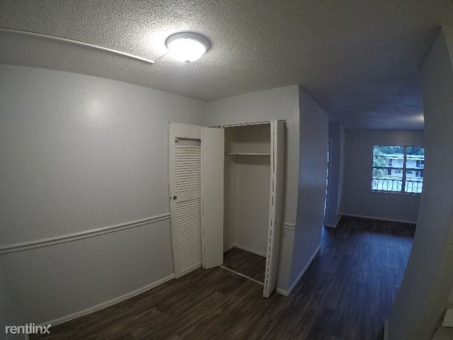 Building Photo - 4810 busch Blvd