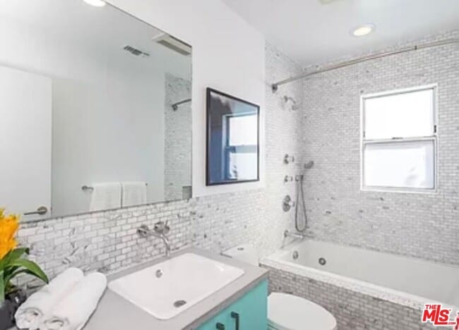 Building Photo - 4014 Colonial Ave