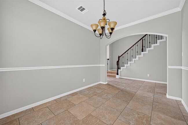 Building Photo - 50 Vershire Cir