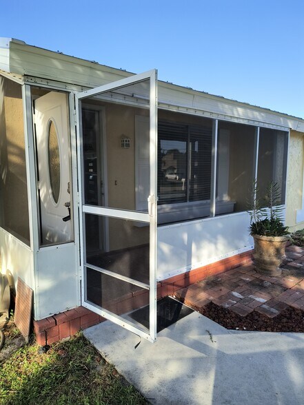 FRONT DOOR ON PORCH - 399 SE Oakridge Dr