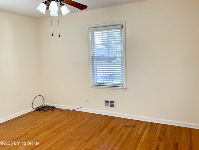 Building Photo - 7913 Greenway Dr