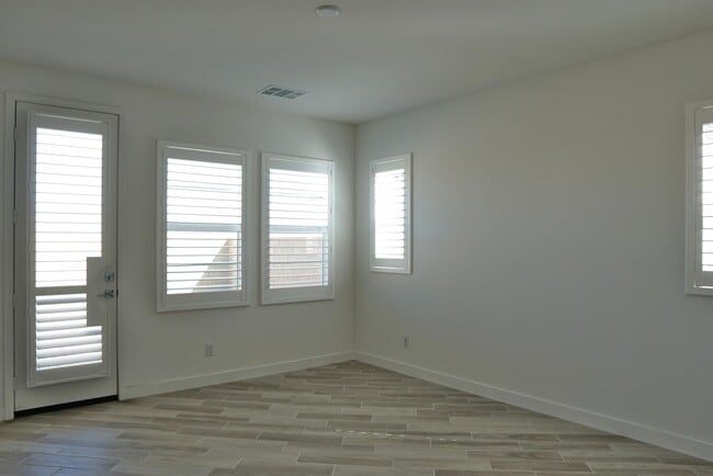 Building Photo - 73528 Cierra St