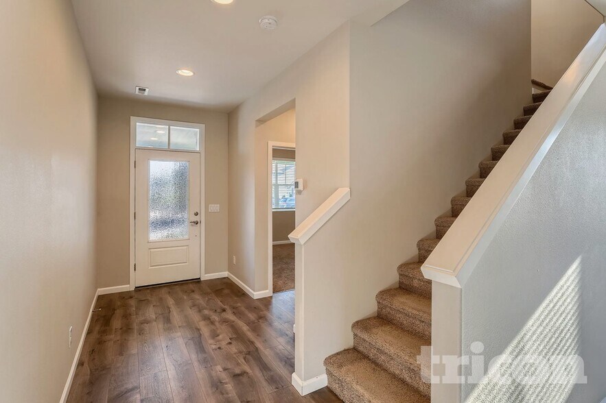 Building Photo - 884 Sigrist Dr E