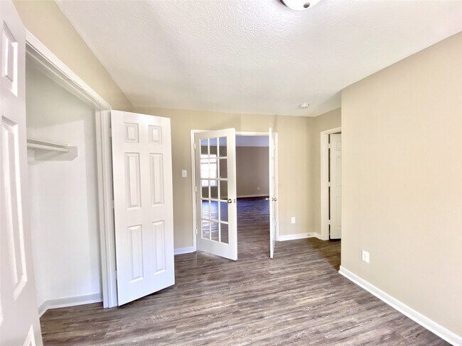 Building Photo - 28922 San Bernard River Loop