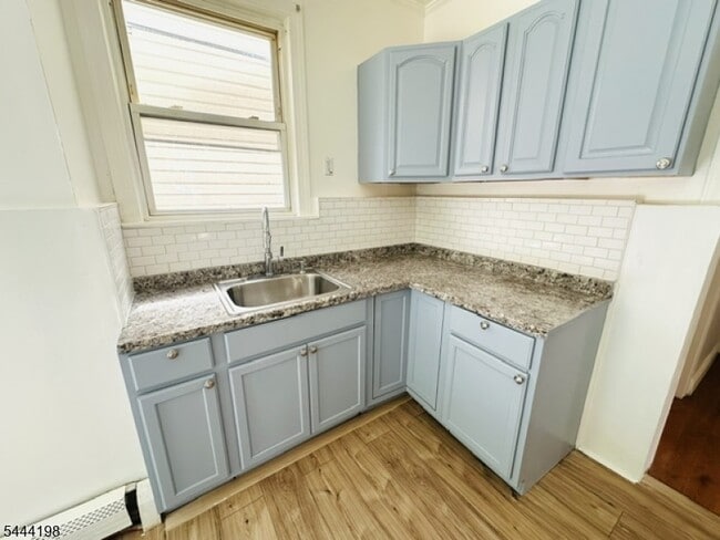 Building Photo - 78 Fern Ave