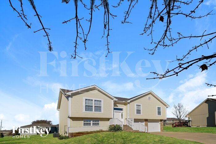 Building Photo - 1114 Camelot Dr