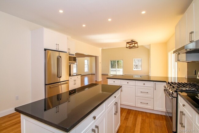 Building Photo - 390 Birch Hill Rd