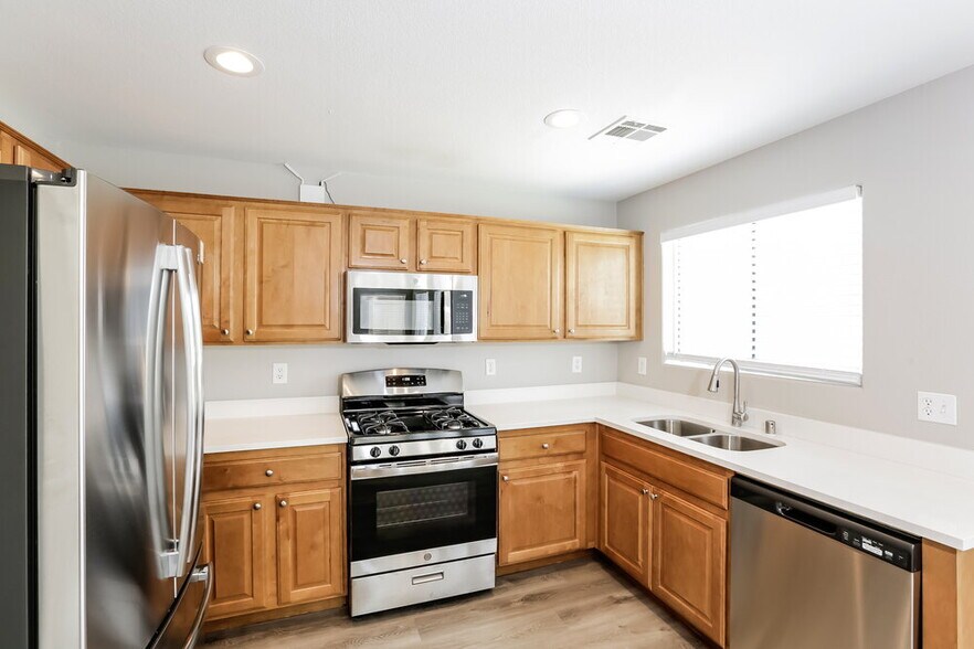 Building Photo - 8457 Spencer Canyon St