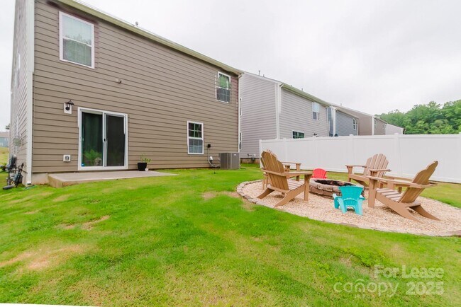 Building Photo - 2226 Redstone Dr