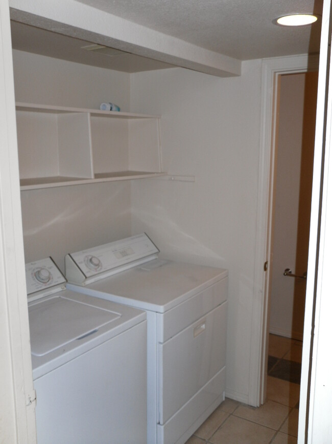 Building Photo - CONDO READY FOR MOVE IN!