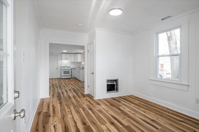 Building Photo - 1609 Buren St