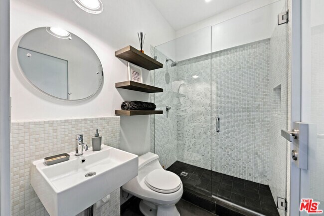 Building Photo - 21766 Azurelee Dr