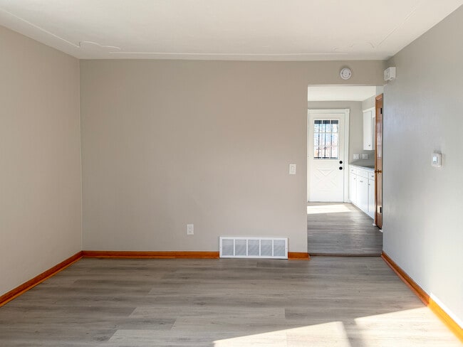 Building Photo - 1612 Maine