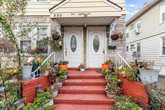 Building Photo - 486 Highland Ave