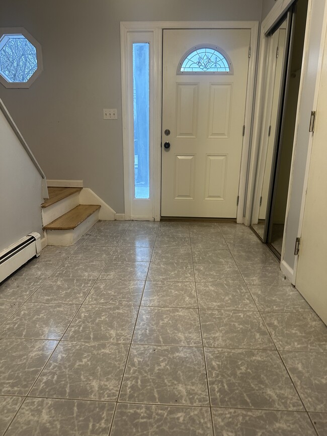 Building Photo - 163 Latham Rd