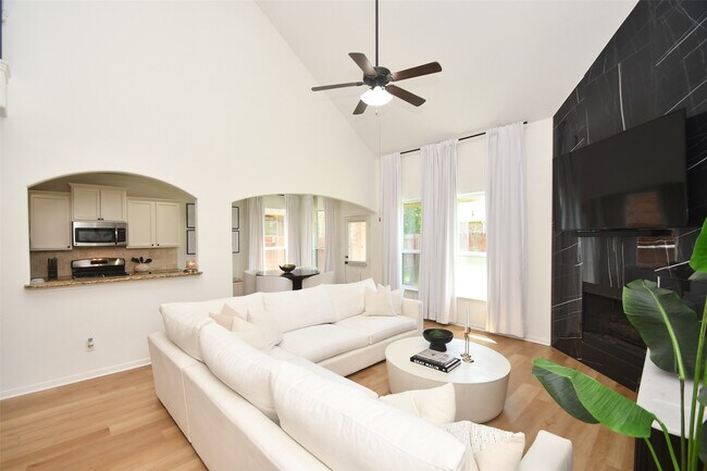 Building Photo - 24119 Via Renata Dr