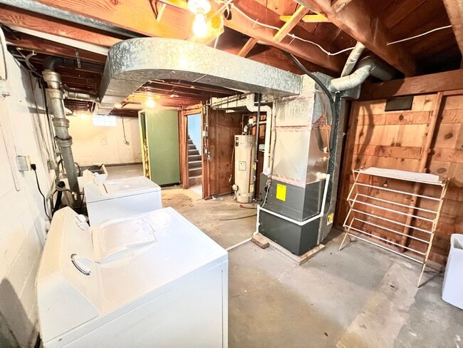 Building Photo - Single-Family Home Minutes from Saint Mary's!