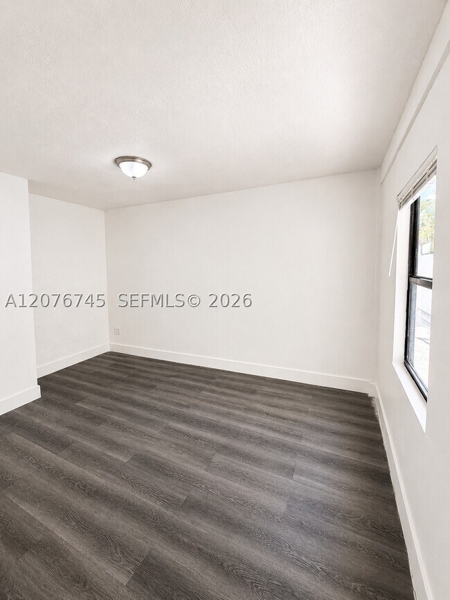 Building Photo - 3011 SW 117th Ct