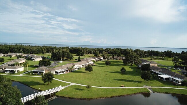 Building Photo - 4741 Club Cir