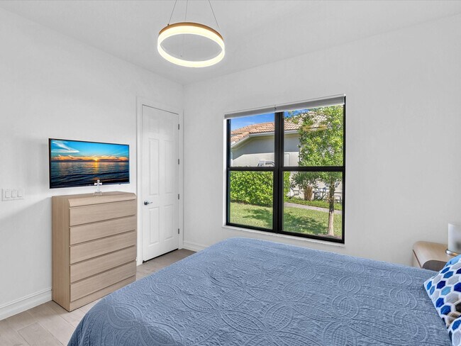 Building Photo - 8928 Bastille Cir E