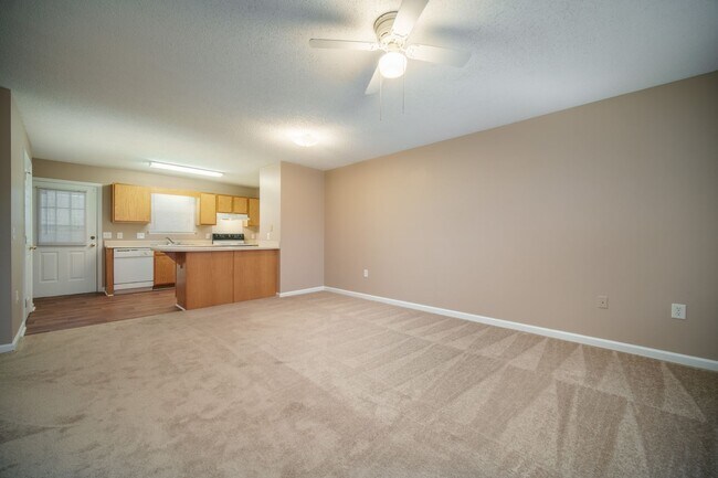 Building Photo - Private Villa Neighborhood****** Rent $1,075/month*********Affordable Living