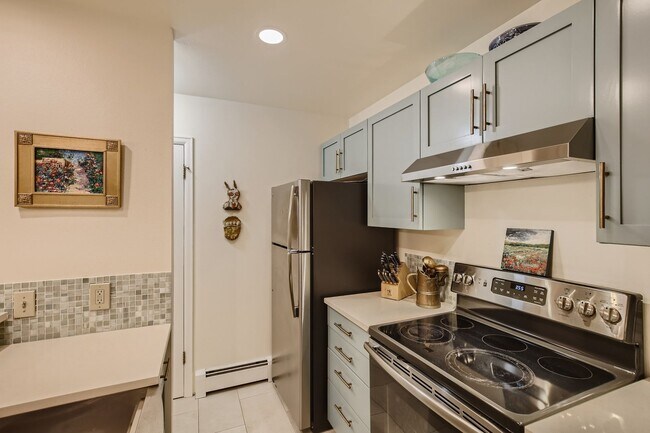 Building Photo - Ideal Downtown 1 BDR Close to Shops & Trails