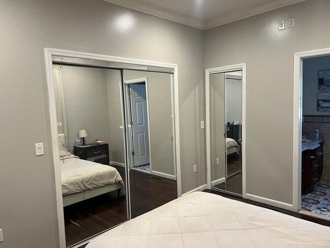 Building Photo - 1444 Esterbrook Ave