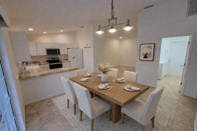 Building Photo - 2725 Feiffer Cir