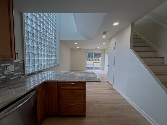 Building Photo - 2036 Wallace St