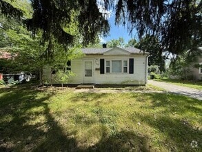 Building Photo - Charming Urbana Home with Spacious Backyar...