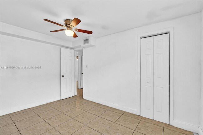 Building Photo - 2800 NW 6th Ct