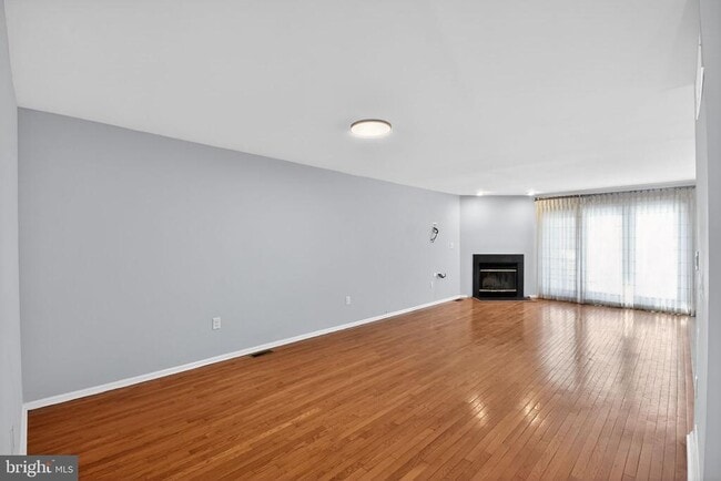 Building Photo - 74 Castleton Rd