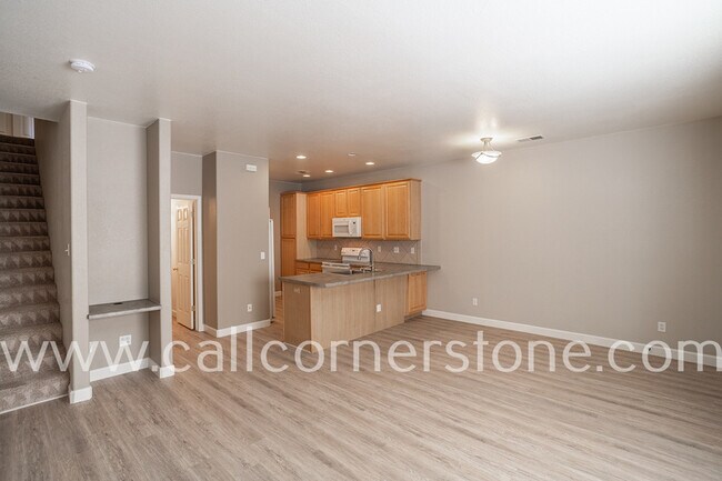 Building Photo - 973 Mountain Crest Vw