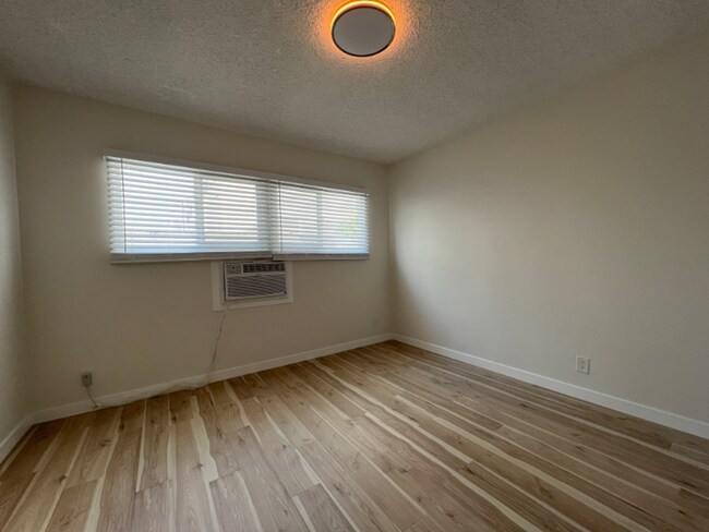 Building Photo - 4710 Vantage Ave