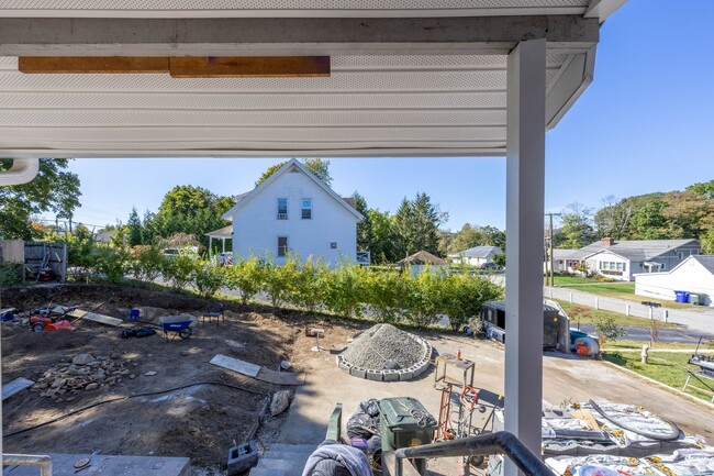 Building Photo - Spacious 3-Bedroom Duplex in Griswold
