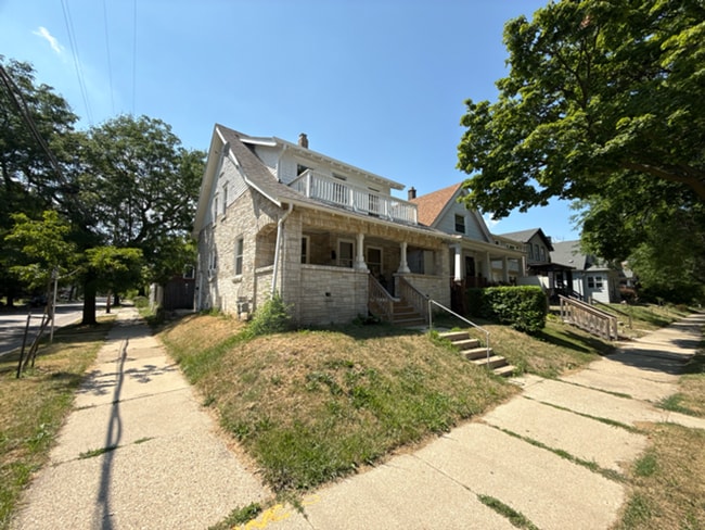 Building Photo - 3201 N 39th St