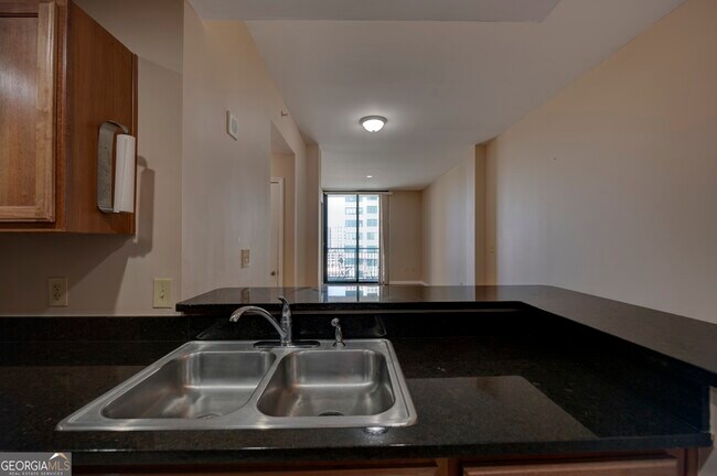 Building Photo - 3040 Peachtree Rd NW